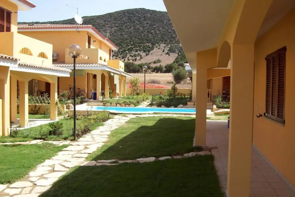 Villa Su Due Livelli Super Accessoriata SantʼAnna Arresi 0*,