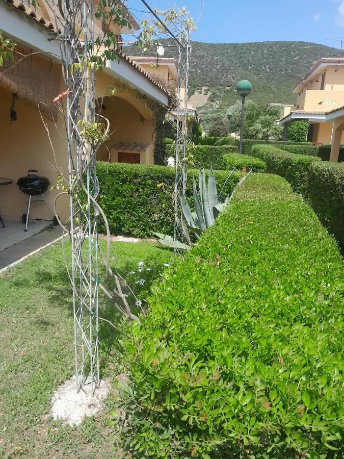 Villa Su Due Livelli Super Accessoriata SantʼAnna Arresi Italien